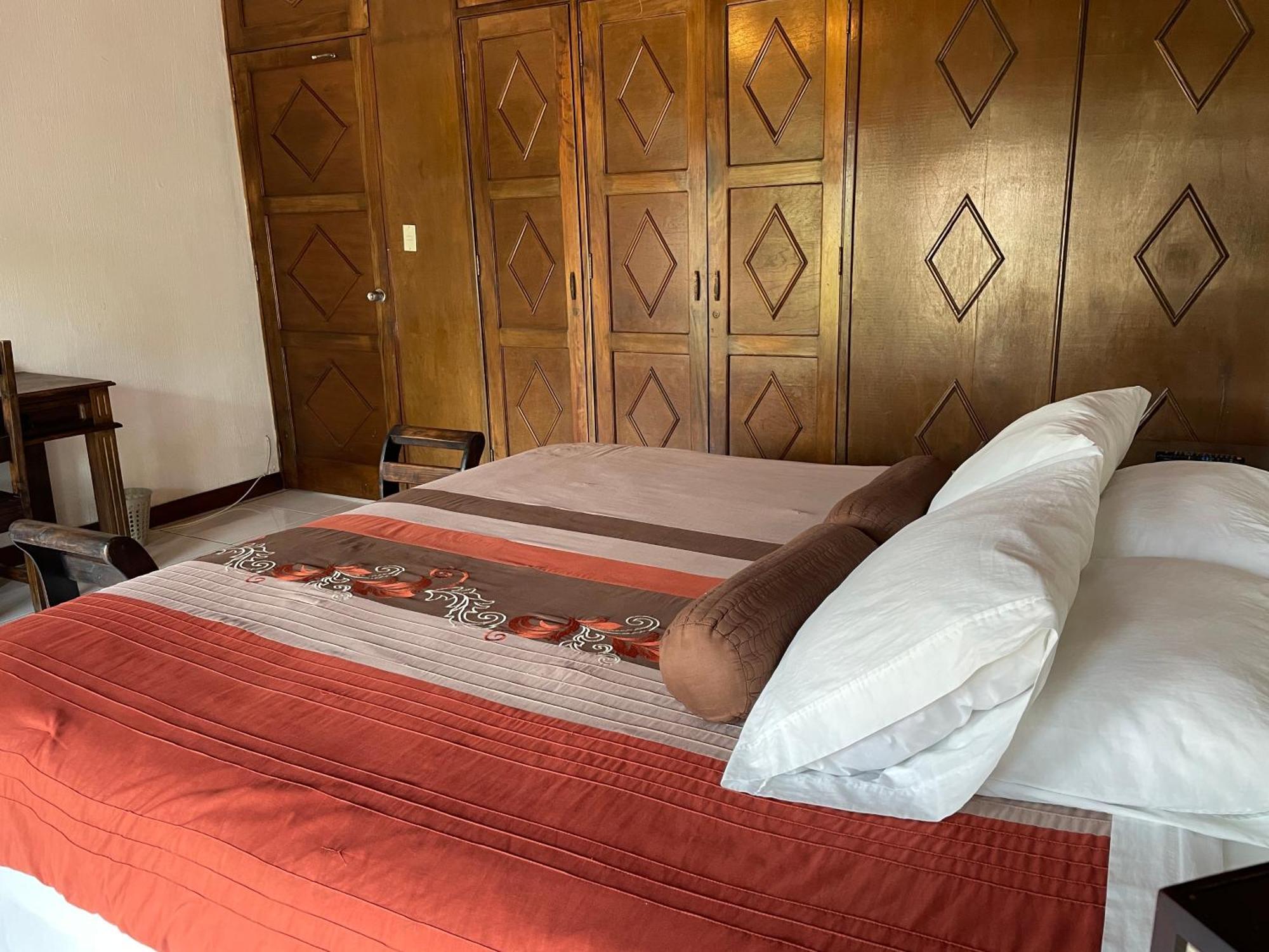 Ole Espana Guatemala City Ngoại thất bức ảnh